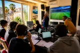 À Ajaccio, des jeunes commentent la Coupe du monde sur Frequenza Nostra et tissent du lien