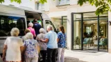 À La Riche, une salle climatisée et une navette rompent l'isolement des personnes âgées en période de canicule
