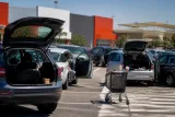 À Laon, des parkings de supermarchés devenus lieux de pause et de repas