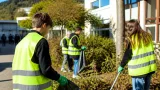 À Lons-le-Saunier, des élèves de 5e mobilisés pour nettoyer la cour du « Bœuf sur le toit »