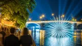À Tours, une mystérieuse sculpture en acier émerge au milieu de la Loire