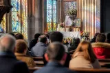 Amiens : la cathédrale accueille l'hommage à Sarah, 20 ans, victime d'un féminicide