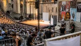 Avignon : le festival défend la création mais s'inquiète des coupes budgétaires