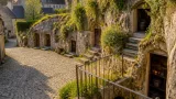 Cornillé-les-Caves : un village souterrain où s'étendent 20 km de cavités
