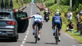 Deux coureurs exclus du Tour de Guadeloupe après s'être accrochés à une voiture
