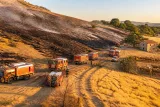 Feu de broussailles à Villeneuve-en-Montagne : 15 hectares brûlés, la ferme menacée mais sans blessés