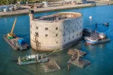 Fort Boyard : avancement des travaux en mer, risberme renforcée et terrassement en cours