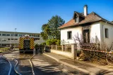 Guéret : un feu de broussailles touche la toiture d'une maison inoccupée rue Stalingrad