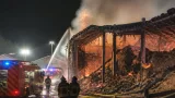 Incendie d’un bâtiment agricole près de Clermont-Ferrand : 2000 m² partis en fumée