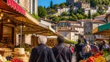 La reine Margrethe aperçue au marché de Cahors lors de son séjour au château de Cayx