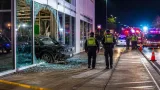 Laval : deux morts après une voiture encastrée dans un gym, le boulevard des Laurentides coupé