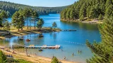 Le lac de Laprade-Basse, refuge de fraîcheur et terrain de jeu des pêcheurs cet été