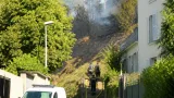 Poitiers : un feu sur les falaises derrière la rue des Quatre‑Roues mobilise les pompiers