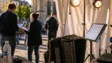 Tulle : une accordéoniste relève un marathon musical place Gambetta
