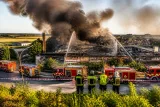 Un important incendie détruit une ancienne usine à Sancheville, vaste dispositif de secours déployé