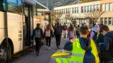 Valence : des collégiens formés aux bons réflexes pour voyager en car scolaire