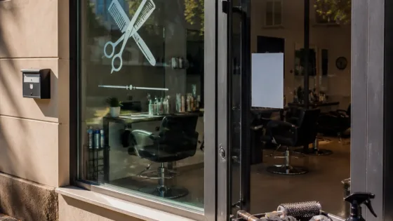 Caen : un salon d'Hérouville condamné pour emploi d'étrangers sans titre et travail dissimulé