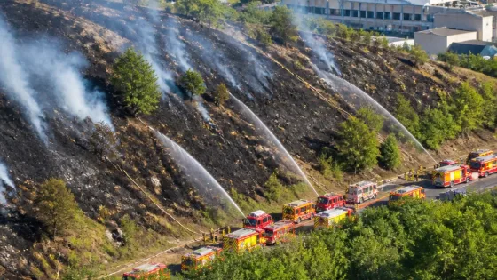 Oyonnax : un feu détruit trois hectares et mobilise 80 sapeurs‑pompiers