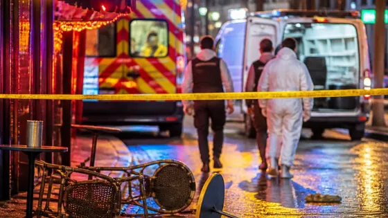 Paris (18e) : un jeune homme de 21 ans poignardé en pleine rue, le suspect en fuite
