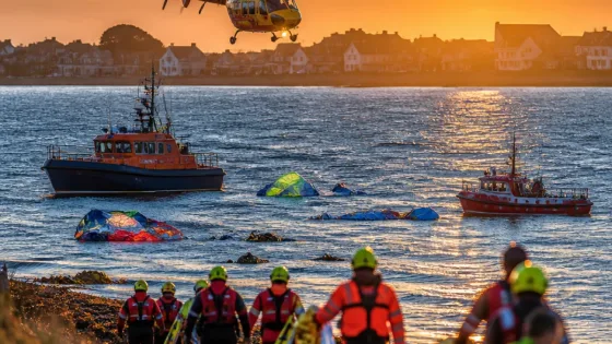 Sept kite-surfeurs secourus au large de Réville après avoir été piégés par un courant