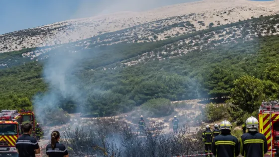 Trois départs de feux en moins de deux heures près du Ventoux : les gendarmes évoquent une origine suspecte