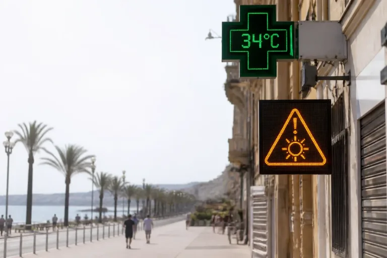 Alpes-Maritimes en vigilance orange: records locaux et nuits tropicales jusqu’à mercredi