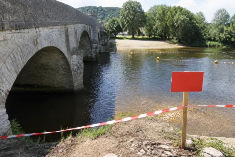 Le Buisson-de-Cadouin: baignade interdite au pied du pont de Vicq, zones autorisées maintenues