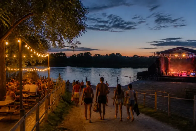 Été en Touraine : guinguette, baignade rouverte et grand spectacle au programme