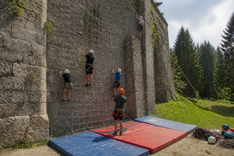 Fort des Rousses : les Commando Games relancent l’été avec leurs parcours verticaux