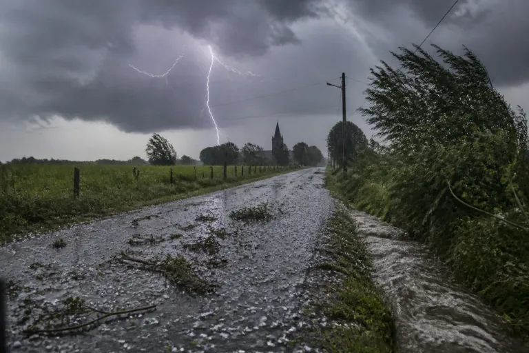 Orages violents à l’est de la Mayenne : ce que l’on sait et pourquoi ça a frappé si fort