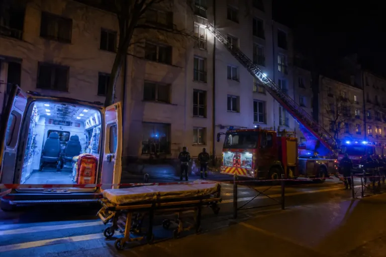 Cachan : une femme grièvement blessée après une chute du 4e étage, un homme en garde à vue