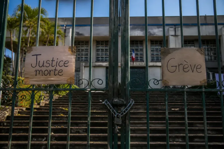 Justice « morte » ce lundi en Martinique : les avocats reconduisent la pression