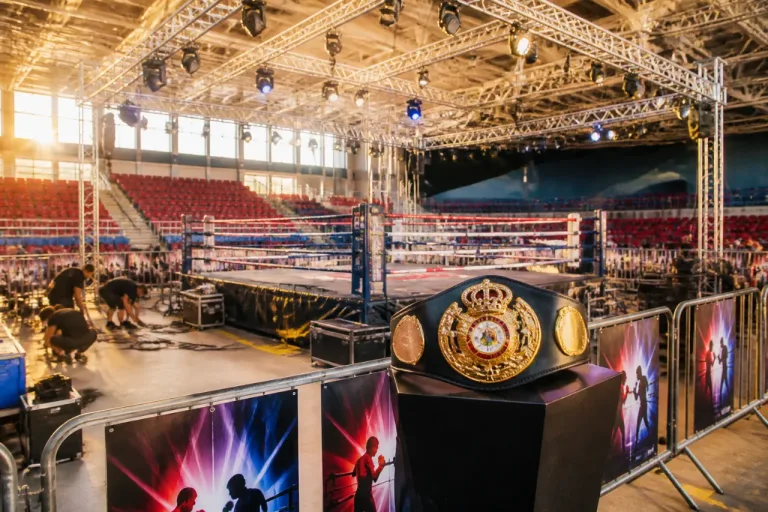 À Créteil, la « nuit des combattants » s’installe au Palais des Sports Robert Oubron