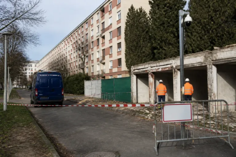 À la Cité Jardin (Lyon 7e), État et Ville serrent les rangs contre le trafic et pour la rénovation