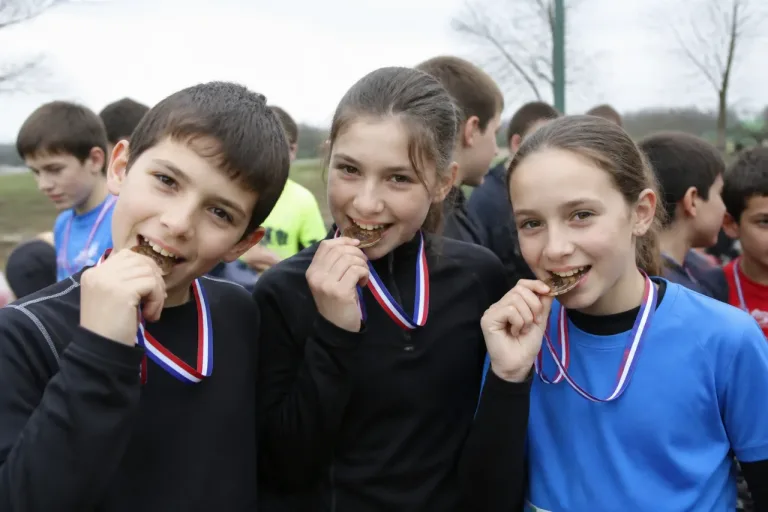 À La Grigonnais, les vainqueurs du cross croquent leur médaille