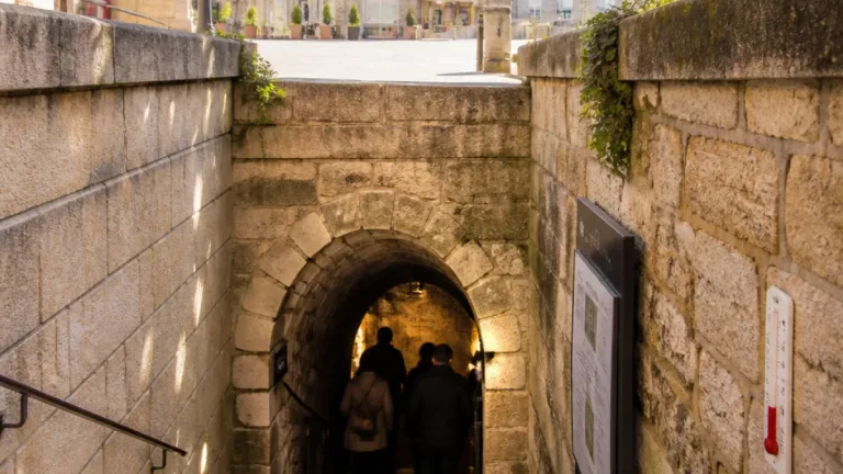 À Laon, les souterrains de la citadelle offrent une fraîcheur recherchée en pleine canicule
