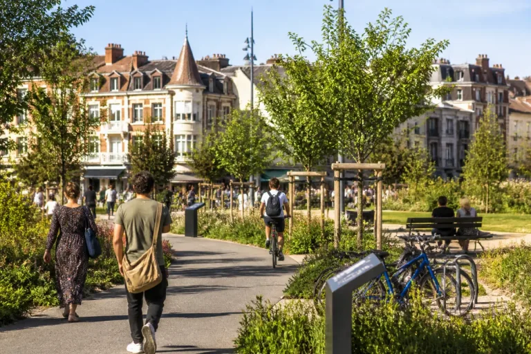 À Lille, la place du Maréchal Leclerc renaît en parc urbain ouvert au public