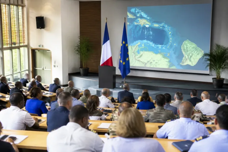 À Schoelcher, l’État muscle la riposte contre les trafics et prépare un plan Antilles-Guyane