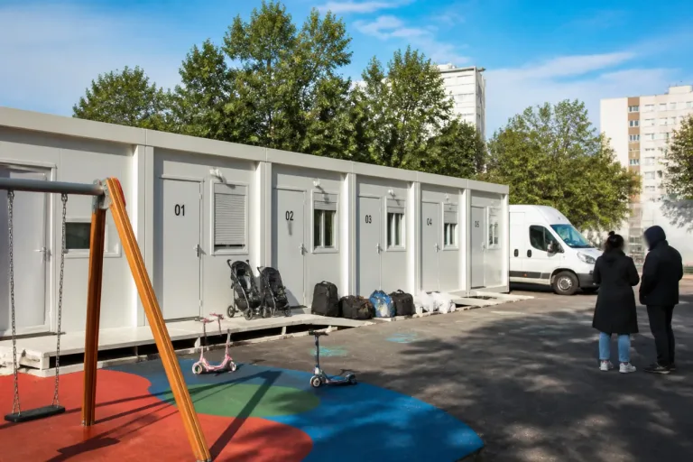À Stains, un centre modulable accueille les mères isolées et leurs enfants en Seine‑Saint‑Denis