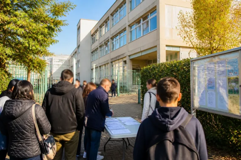 À Suresnes, une cinquantaine de collégiens sans affectation pour la rentrée inquiète les parents