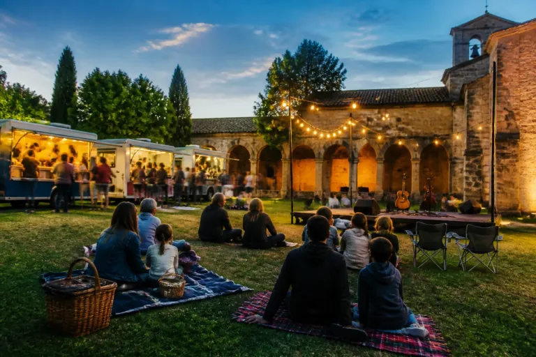 Abbaye de Belleperche : 18e « pique‑nique concert » le 2 août, musique sud‑américaine et cloître en soirée
