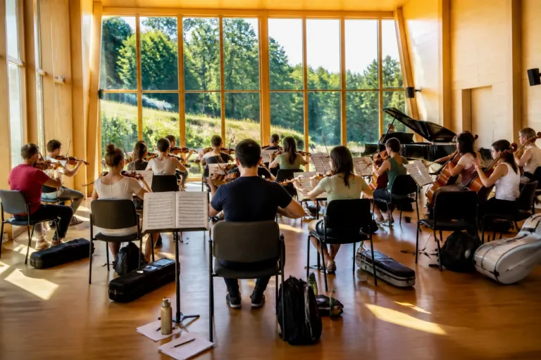Adelina Oprean réunit ses étudiants pour une masterclass au Pavillon des Grands Bois