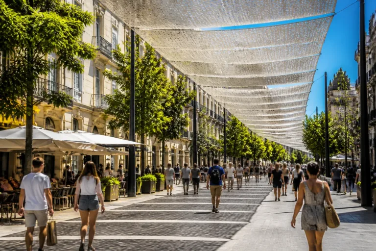 Agen : des « ciels de rue » installés pour rafraîchir le boulevard de la République