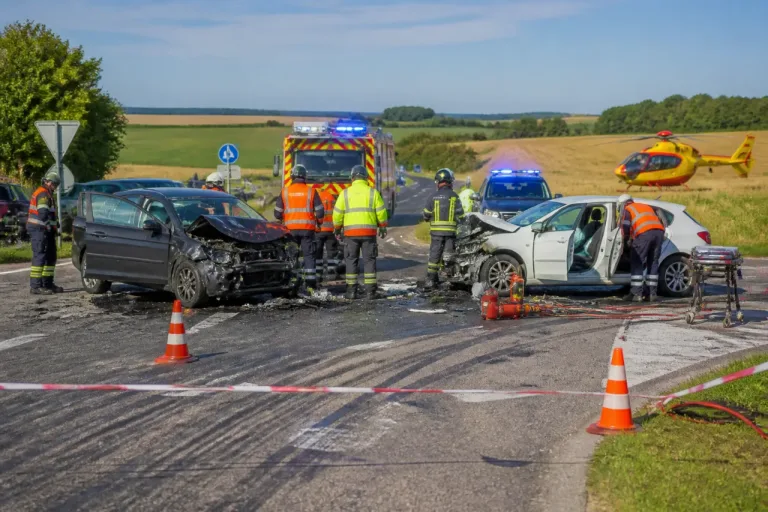 Aigremont : violente collision au carrefour des D956 et D944, deux blessés graves