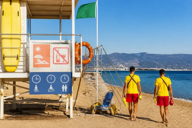 Ajaccio: postes de surveillance des plages rouverts, horaires et prévention renforcée