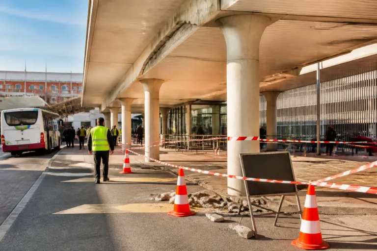 Amiens : accès restreint à la gare routière après chute d’éclats de béton