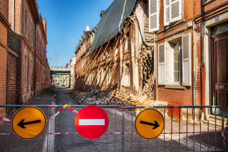 Amiens : périmètre bouclé et déviations prolongées après l’effondrement partiel rue du Petit-Saint-Jean