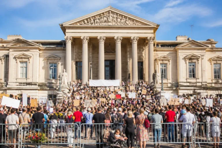 Angers : plus de 300 personnes mobilisées pour réclamer des mesures de protection des enfants