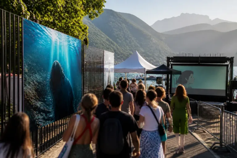 Annecy 2026 : « In Waves » en compétition au Festival, un regard américain adapté par une réalisatrice française