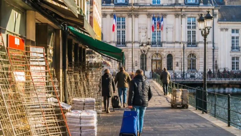 Annecy : enquête sur l’achat massif d’exemplaires visant à étouffer un témoignage